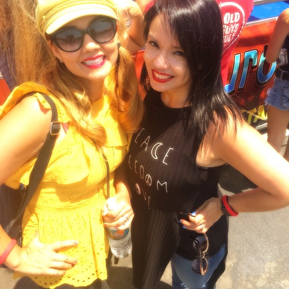 Meet your Posher, Carol - Picture 1 of 8